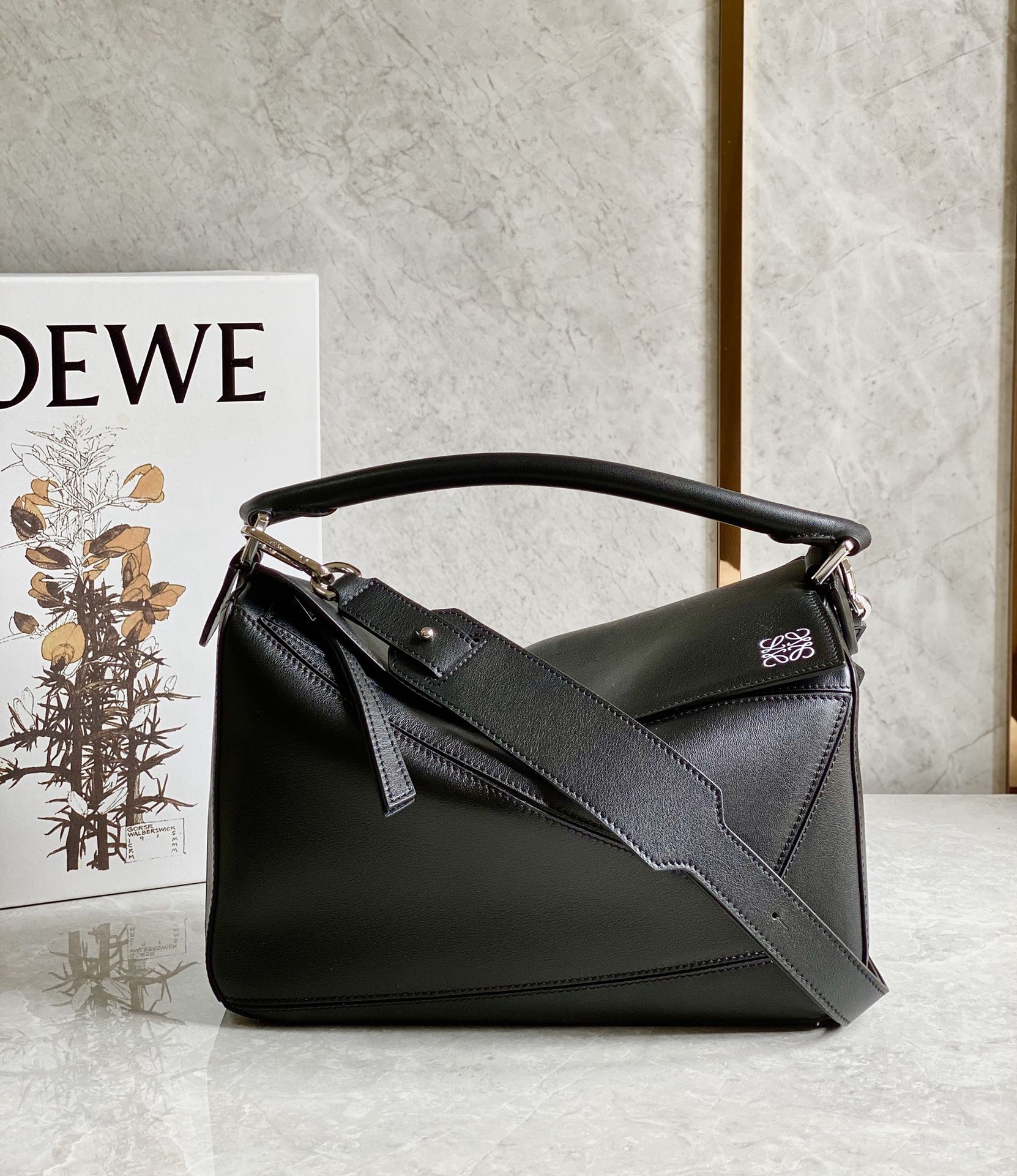 Loewe Large Puzzle Bag in Classic Calfskin Black